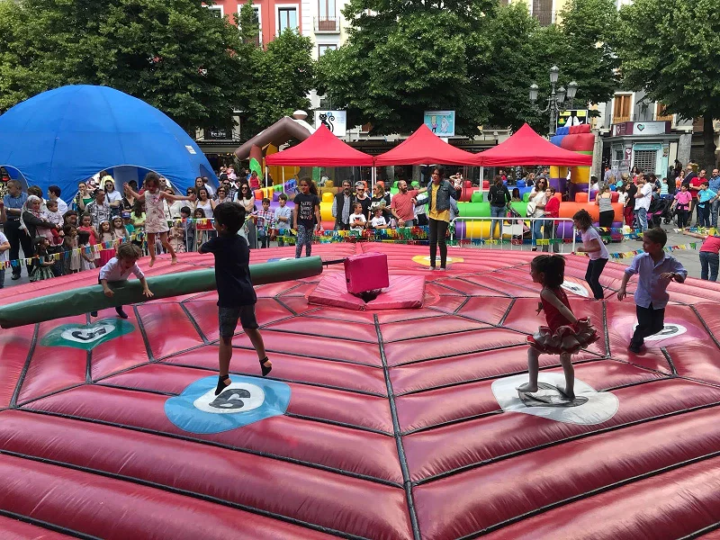 Equipo de GranadaActiva en un evento de animación